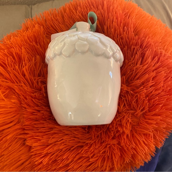 Rae Dunn "LIVE” Acorn Crown Birdhouse - Picture 3 of 8